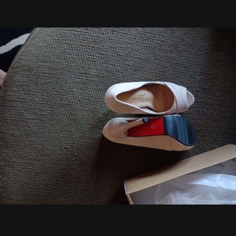 Elegant Cream Women's Shoes Apricot Sexy Heels. Brand New Size 5